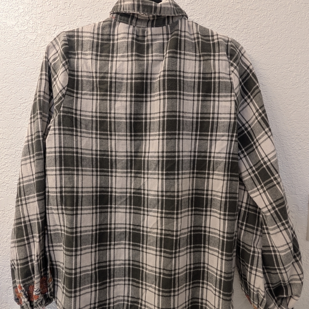 Knox Rose Black and White Plaid Shirt - Picture 10 of 10